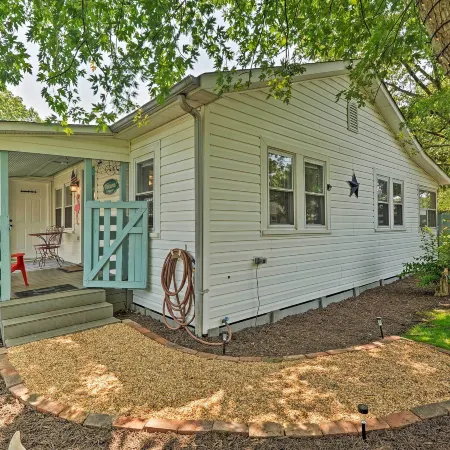 The Blue Crab Cottage - 3 Blocks from the Beach!