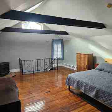 Discreet 1 Bedroom getaway Rooms