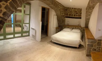 Appartement Centre Ville en RDC Hotels near Ermitage Saint-Ferréol