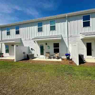 New Construction 3 bed 2.5 bath w/game room - walk to beach Hotel Exterior