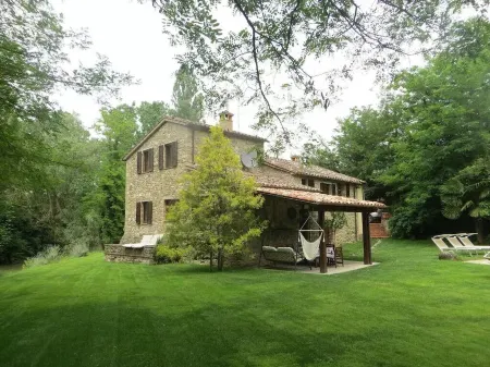 Rustikale Villa mit Pool direkt am Tiber gelegen