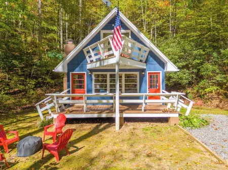 3-bedroom chalet in marvelous Whittier with fireplace, private balcony