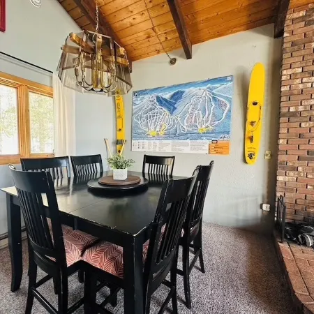 3-bedroom chalet in fabulous Bartlett, wonderful spot close to Storyland