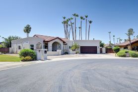 North Scottsdale Gem w/ Pool , Hot Tub, Putting Green!
