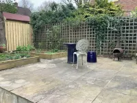 Central Ripon quiet pad. Private off-street parking. Fully equipped snug annex.