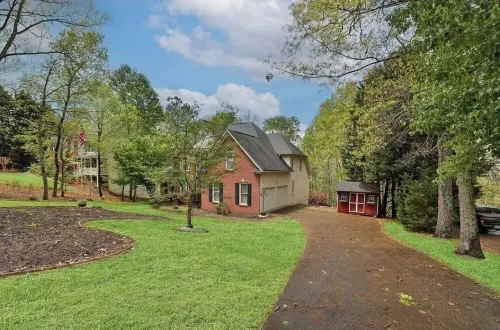 Spacious and comfy 4 Bed/3 Full Bath Canton Home!
