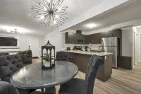 Bright and Cozy suite, great for work stays or vacations heart of Campbell River