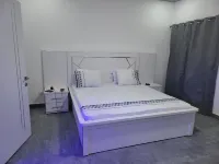 beautiful 2-bedroom apartment with WiFi, AC in Malikounda