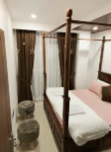 HOP stays Shimla - Luxury 2BHK {Free Parking + Lift + Caretaker + Terrace + Pet}