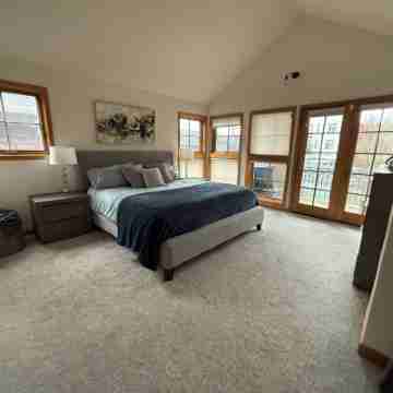 Luxury 2bd/2.5 bath fully furn townhome in best area near NW 23rd & trails. Rooms