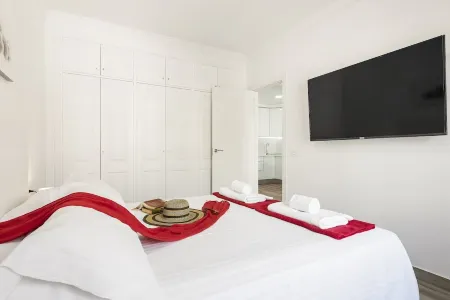 Elegant apartment spectacular swimming pool with chiringuito private parking