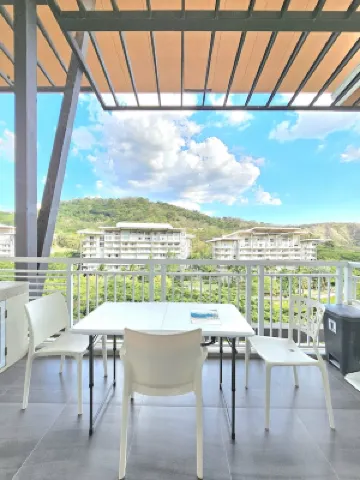 3-bedroom condo in nice Pico de Loro with AC, WiFi. Enjoy your stay