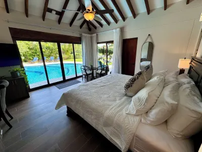 Villa Solara 6 -Luxury 6 Bedroom Villa w Pool, Jacuzzi - Golf & Lake View  호텔