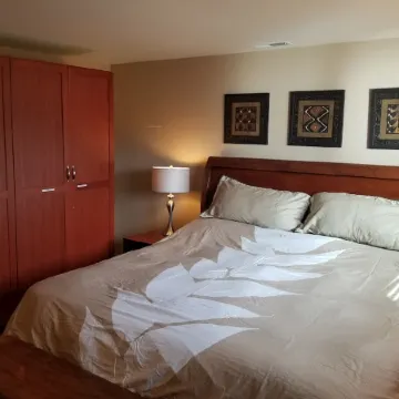 Lake View Condo across from the Public Park and Beach, Downtown Chelan!
