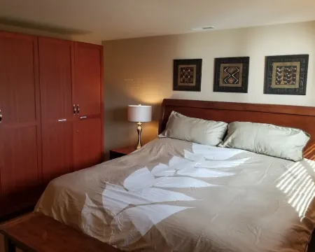 Lake View Condo across from the Public Park and Beach, Downtown Chelan! Hotels in Chelan