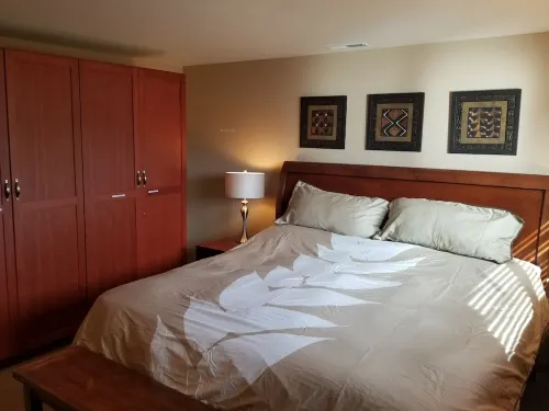 Lake View Condo across from the Public Park and Beach, Downtown Chelan!