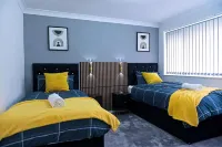 3 bedroom house set in Swinton Manchester,  Free parking and wifi Hotel a Clifton