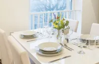 Your Gateway to Comfort: Relocators & Contractors' Haven Near the Airport Các khách sạn ở Wythenshawe