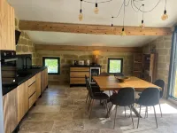 Stone-built cocoon in the center of the village, roof terrace and whirlpool bath Hotel a Saint-Quentin-la-Poterie