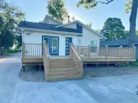 Moderne Home - Memorable, Modern, A Must Book - 4 Bedroom Close to Kinnick