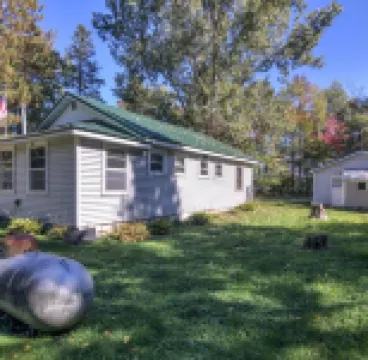 Cozy 2-bedroom cabin in the beautiful Northwoods on Lac Courte Orielles Lake!