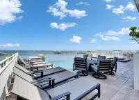 Luxury Waterfront Paradise in Apollo Beach