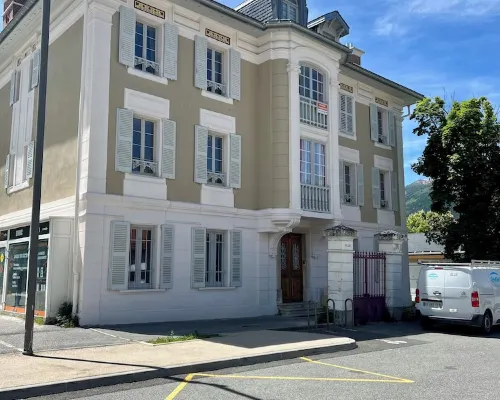 Villa Anita -town center -private parking- wifi. Hotels in Barcelonnette