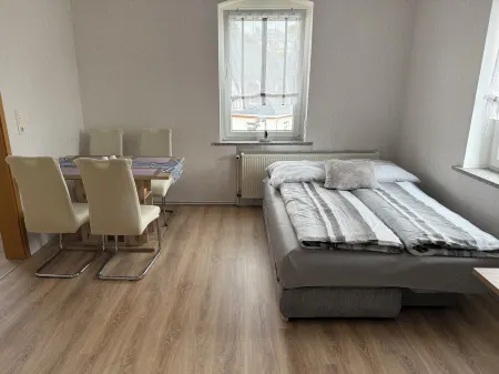 Vacation apartment Schneeberg Erzgebirge central small&fine pets allowed x1f340;