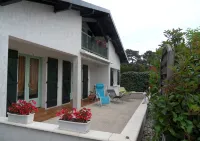 Quiet house between forest and ocean 2 weeks minimum rental Hotels in Seignosse