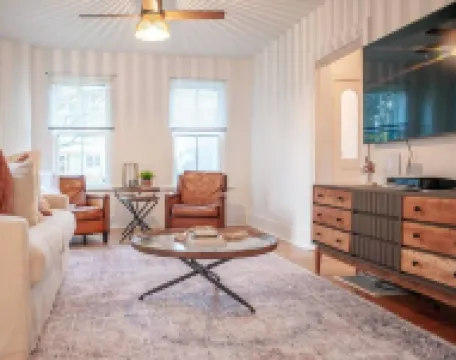 Beautiful Old Home by the Beach Hotels in Kings County