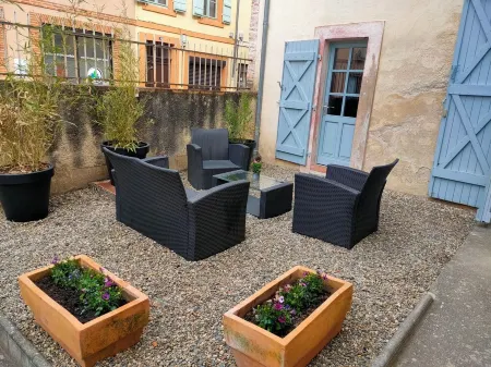 Grand Appartement Avec Cour, Idéal Pour les Familles. Animaux Acceptés ! Отели в г. Муассак