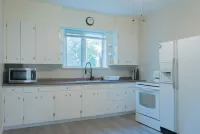 Spacious 2 BR 1 BATH - NEAR DOWNTOWN