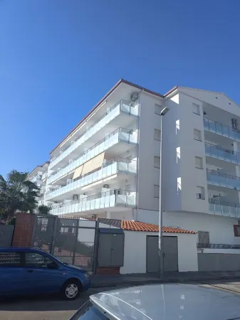 Residential apartment very close to the sea Отели в г. Бланес