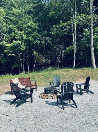 Private New 6-BR Nolin Lake Retreat with Fire Pit and Commercial Ice Maker