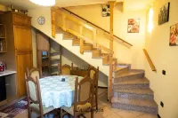 Franco's Court [4 Apartments]