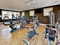 Costal retreat in gated community with fireplace, wifi, pool, gym & game room Hotels in Arundel