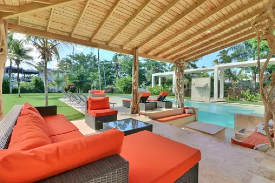Casa Sirenas at Las Terrenas: Spacious 6-bedroom for 14 pax villa close to beach