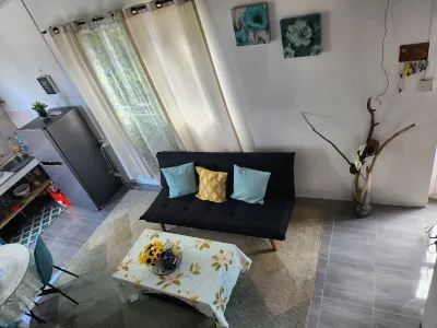 Cozy loft "The Nest" nested on a second Floor roof فنادق في 