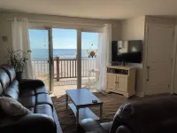Quiet, spacious renovated 2 bd, 2 bath condo with stunning ocean views