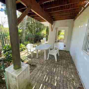 Elevated 6‑ Sea & Mountain Villa w/ AC, WiFi & Flatlet – 3  to Plett Town Hotel Exterior