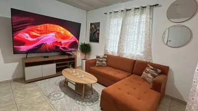 Charming 2-bedroom house in amazing Santiago with AC, WiFi cable phone Hotel a 