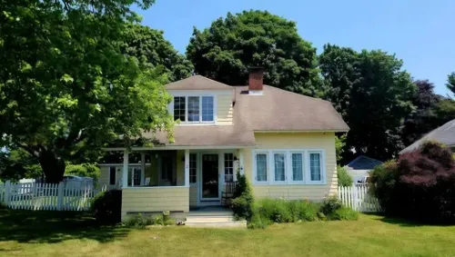 AVAILABLE JULY 2025Charming 2 bedroom bungalow 1 block to the beach Madison CT Hotels in Madison