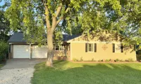 Unwind in Tranquility: Stunning Lake Views on Tuttle Creek Lake, Manhattan