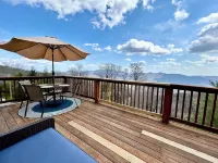 Mountain Views + Walk to Overlook Barn, Slopes, Fred's & White Wolf!