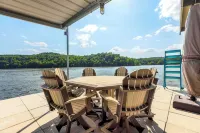 Lakeside Oasis Room for 12!