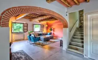 Tuscan villa for 8 people with pool near Lucca. Hotels in Borgo a Mozzano