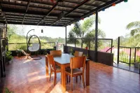 3-bedroom villa near Tagaytay with jacuzzi, nice garden & outdoor amenities فنادق في Alfonso