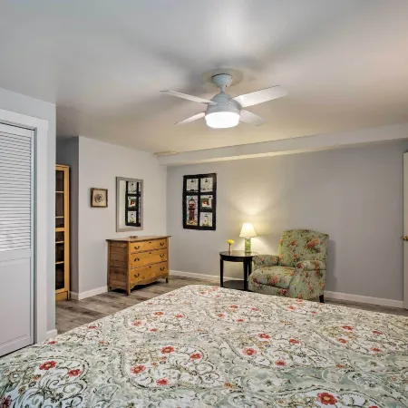 Martha's Vineyard Apt ~ 1 Mile to Inkwell Beach!