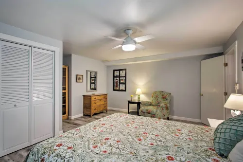 Martha's Vineyard Apt ~ 1 Mile to Inkwell Beach! - parking