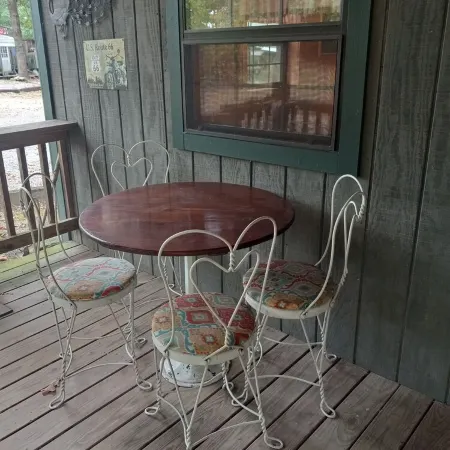 Cozy cabin in the woods. Peaceful and only 15 minutes to Mountain View.